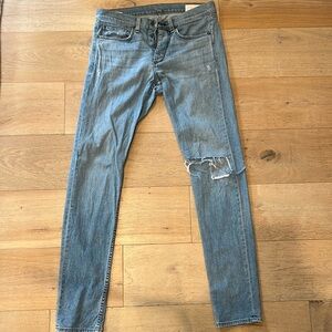Rag & Bone light Jean with ripped knee
